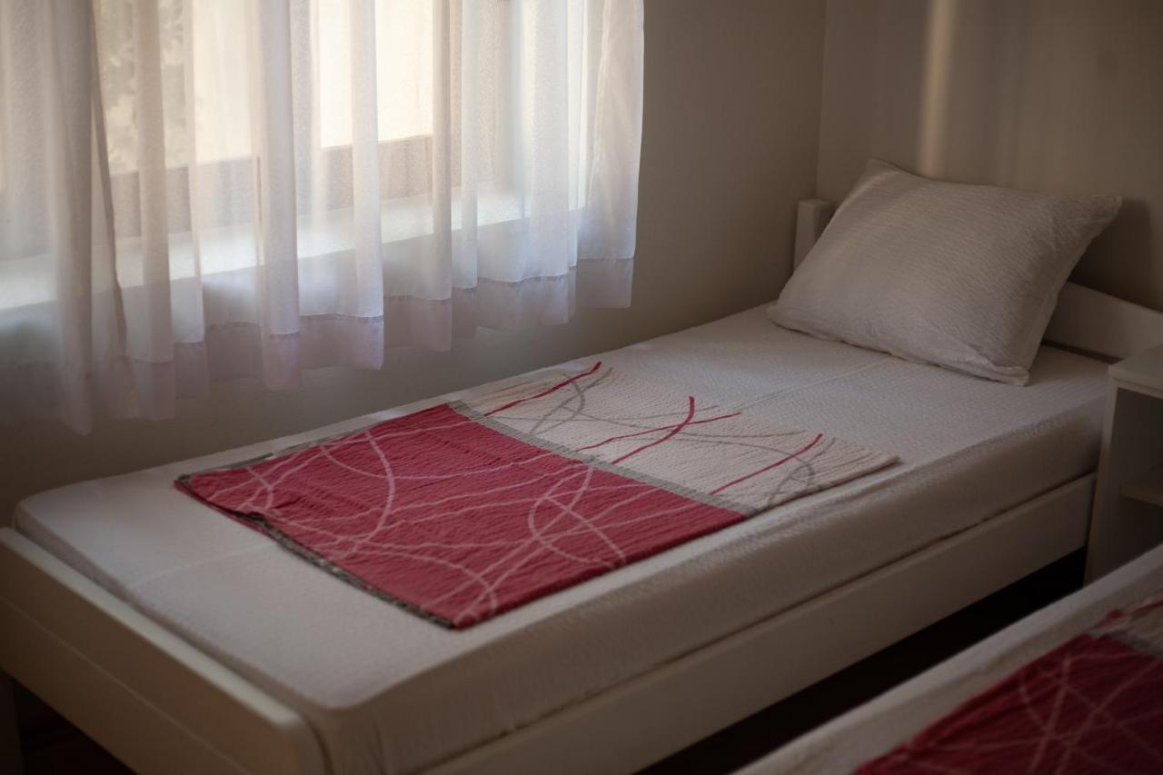 Apartments Azra โมสตาร์ ภายนอก รูปภาพ